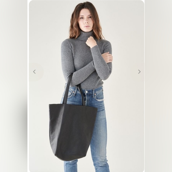 BAGGU Basic Leather Tote Bag in Black - Picture 4 of 9